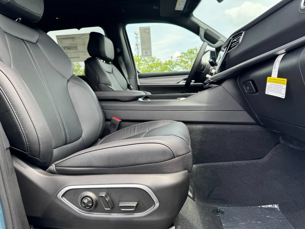 New 2026 Jeep Grand Wagoneer L Limited AWD/4WD image 10