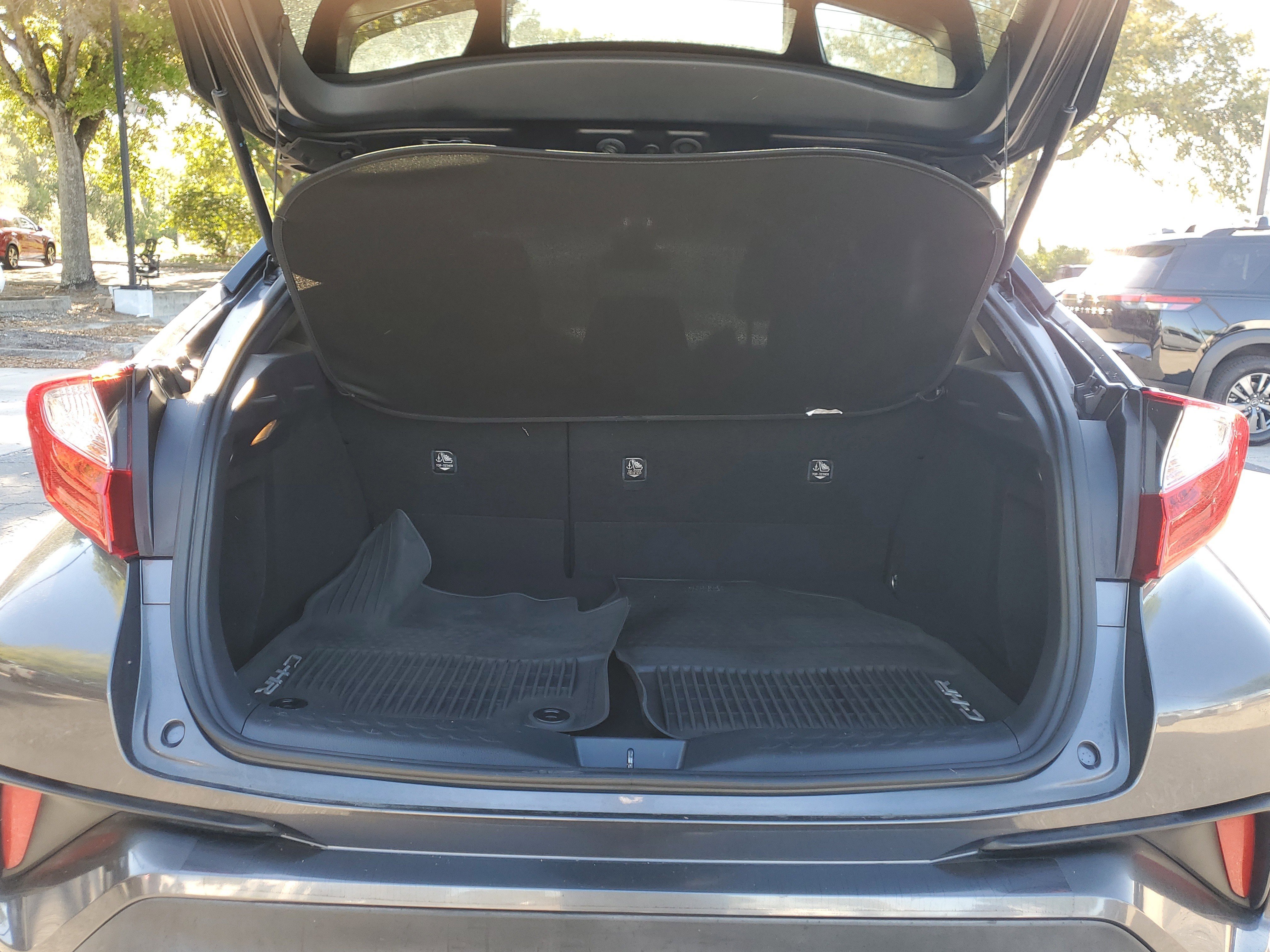 Used 2020 Toyota C-HR XLE image 9