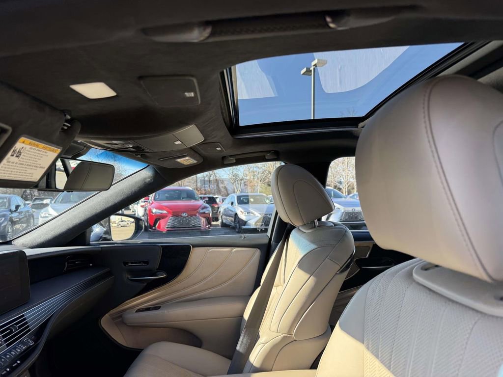 Used 2022 Lexus LS 500 AWD image 19