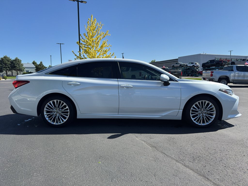 Used 2019 Toyota Avalon Limited w/ Advanced Safety Package FWD image 2