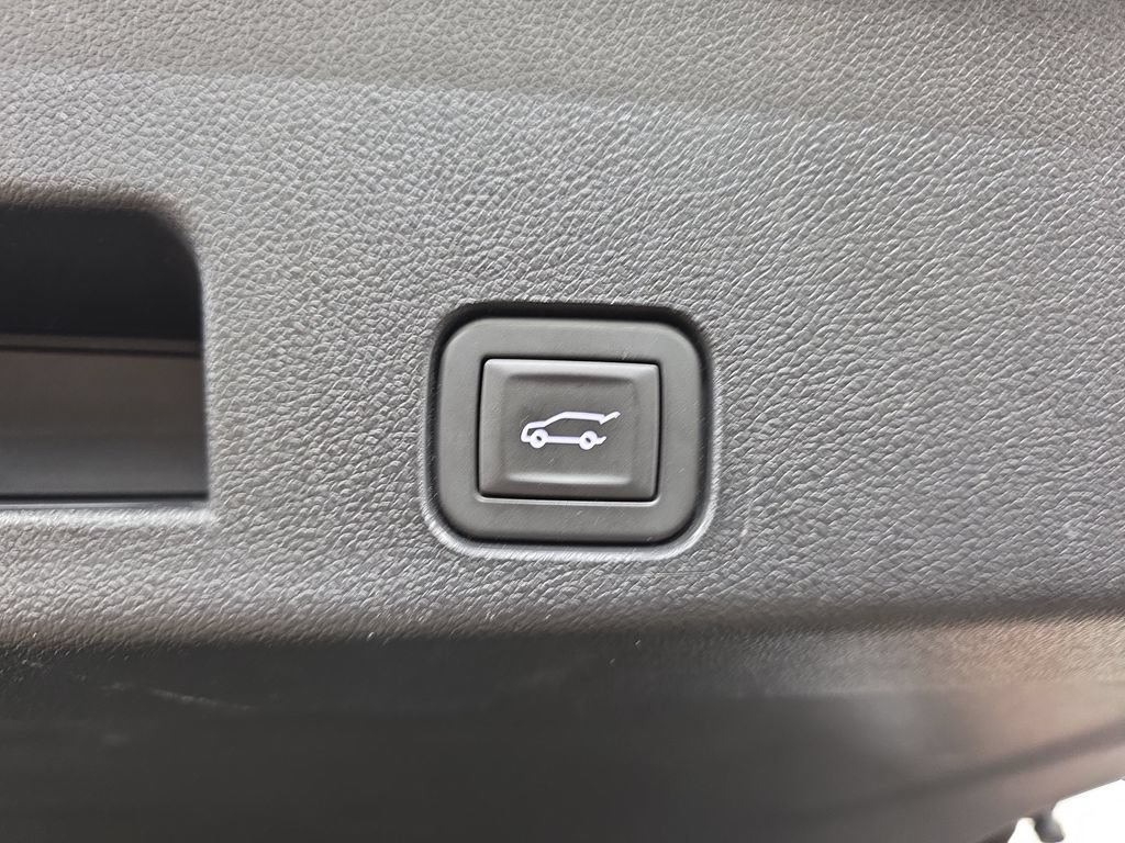 Used 2025 Chevrolet Traverse Z71 w/ Driver Confidence Package AWD/4WD image 15
