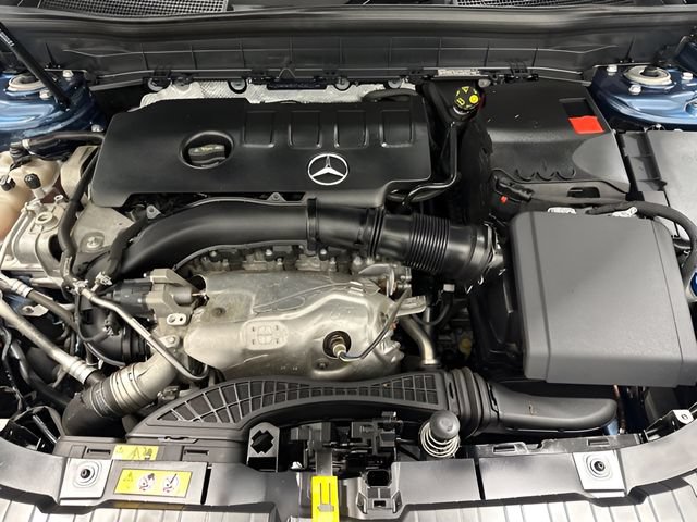 Used 2023 Mercedes-Benz GLB 250 4MATIC image 9