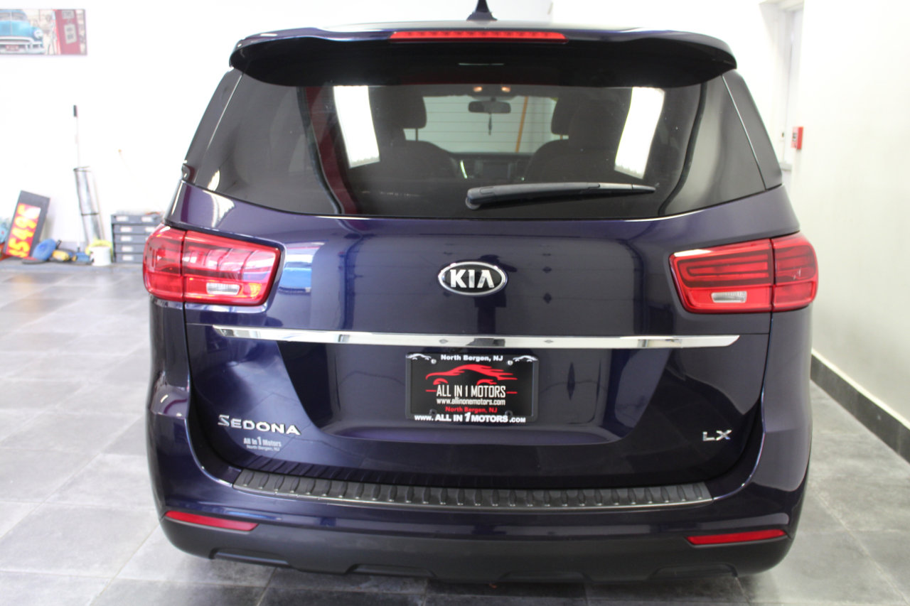 Used 2019 Kia Sedona LX image 5