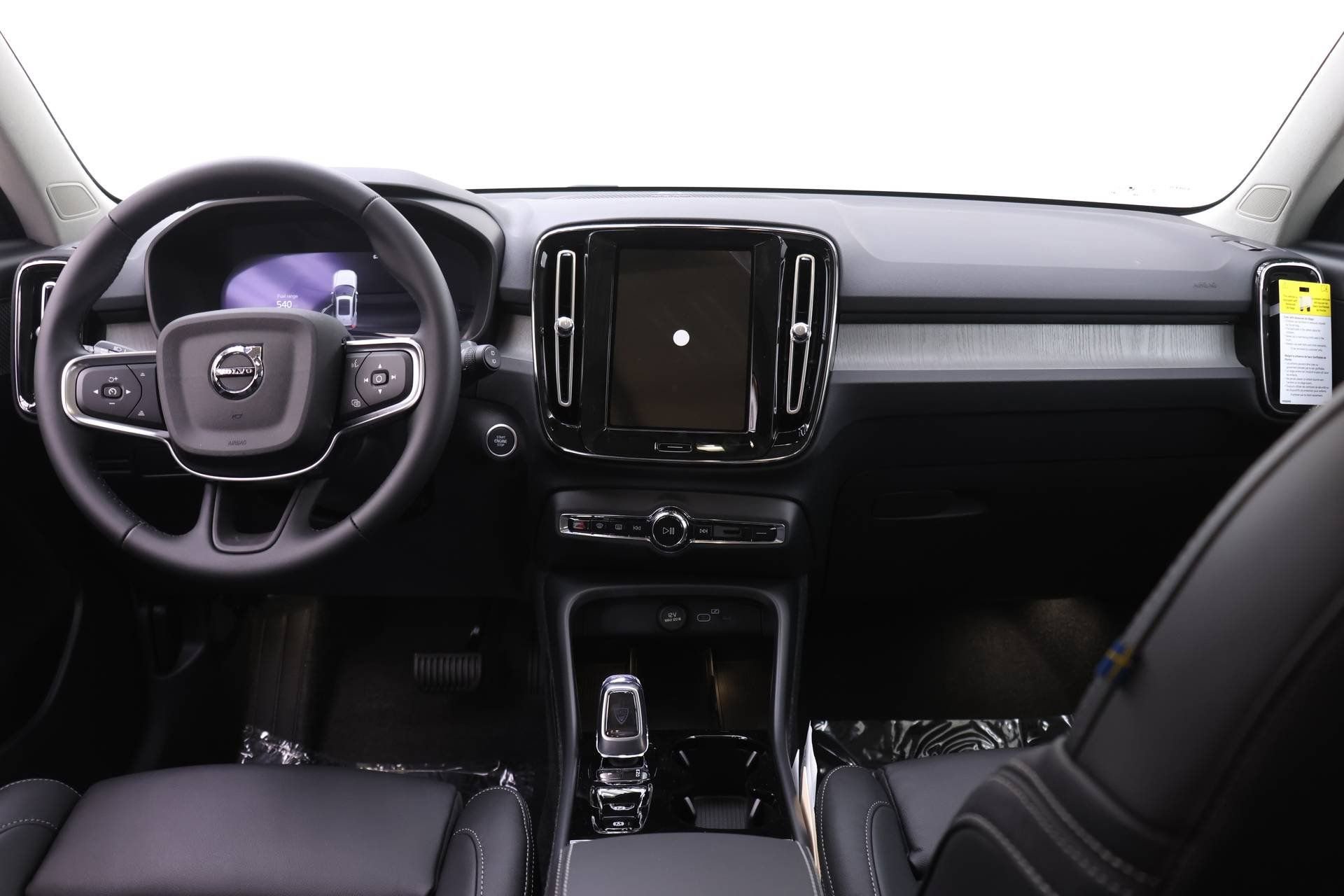 New 2026 Volvo XC40 B5 Plus w/ Climate Package AWD/4WD image 8