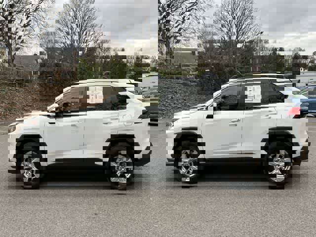 Used 2020 Toyota RAV4 XLE w/ Convenience Package image 2