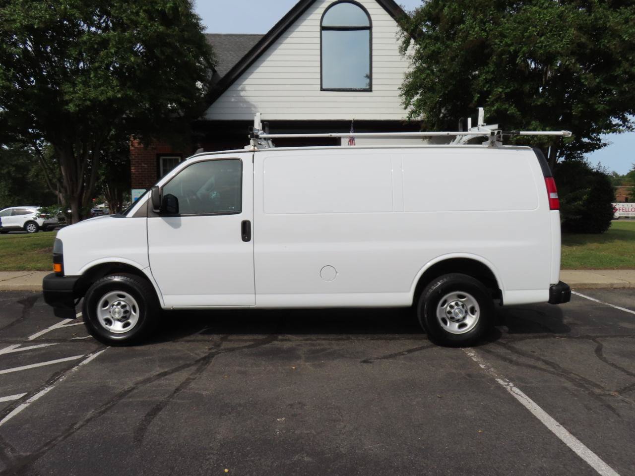 Used 2020 Chevrolet Express 3500 w/ Driver Convenience Package RWD image 3