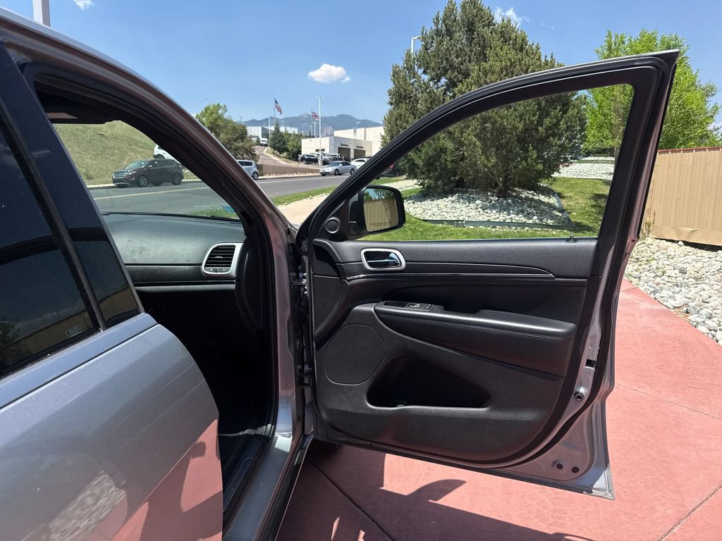 Used 2018 Jeep Grand Cherokee Limited AWD/4WD image 27