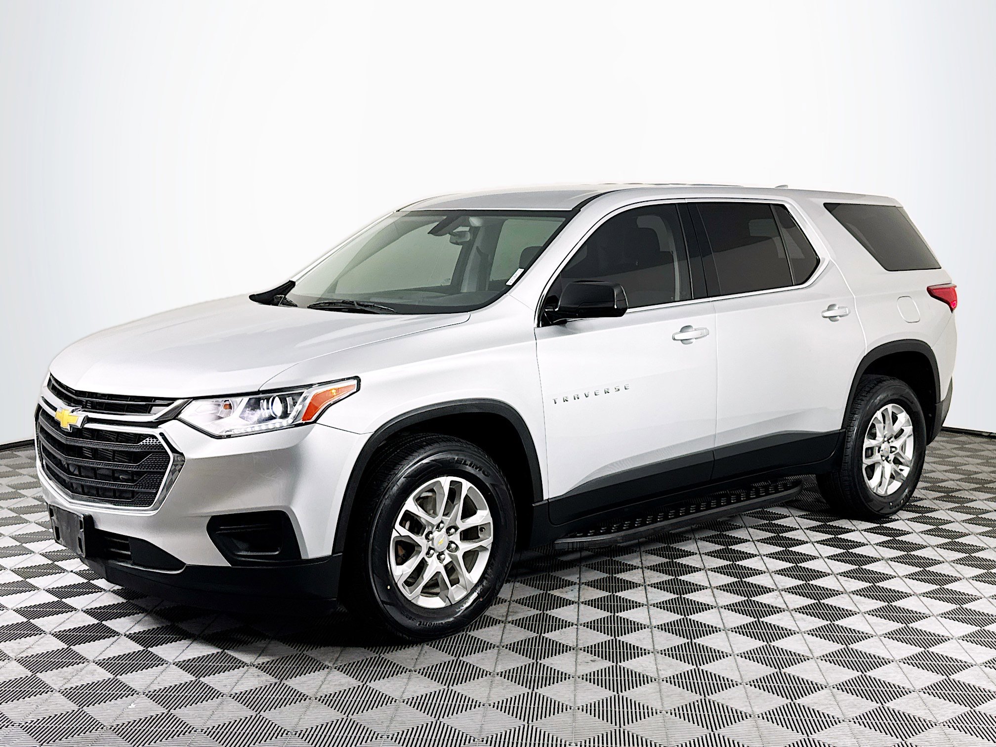 Used 2020 Chevrolet Traverse LS image 4