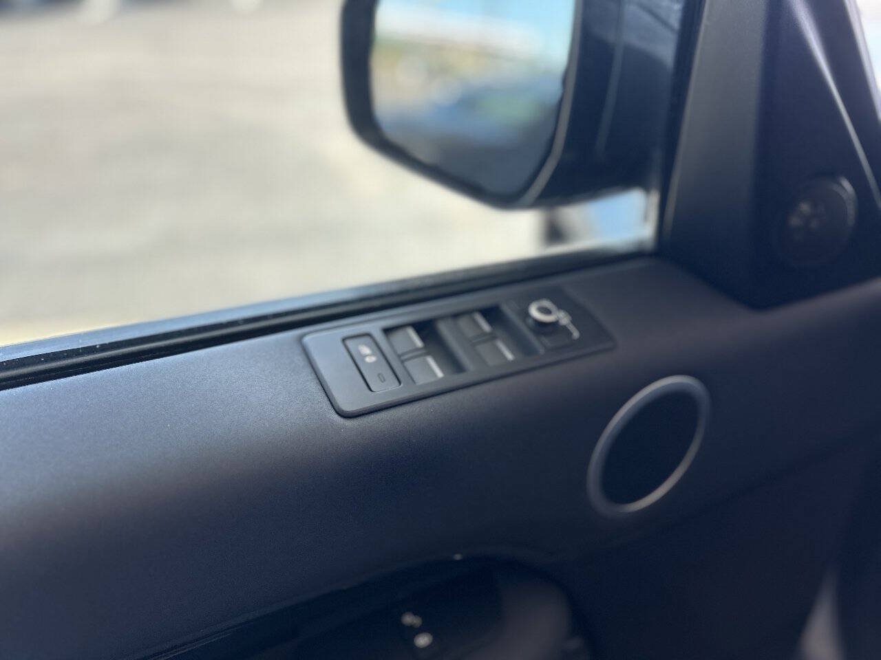 Used 2018 Land Rover Discovery SE AWD/4WD image 34