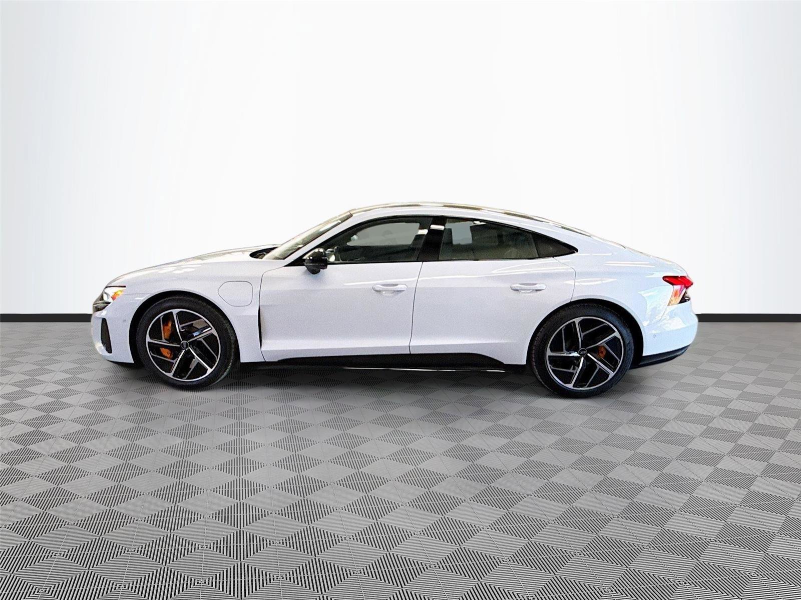 Used 2023 Audi RS e-tron GT w/ Carbon Performance Package AWD/4WD image 4