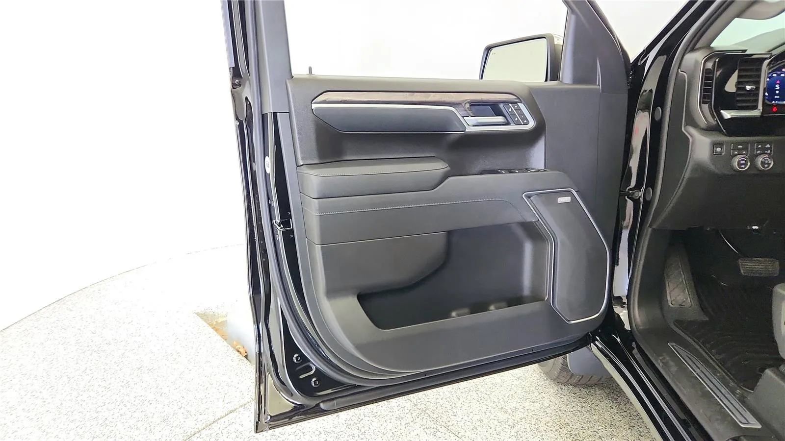 New 2026 Chevrolet Silverado 1500 LTZ w/ LTZ Convenience Package II image 34