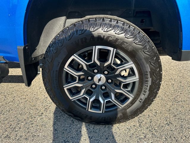 Used 2024 Chevrolet Colorado Z71 w/ Z71 Convenience Package 2 AWD/4WD image 15