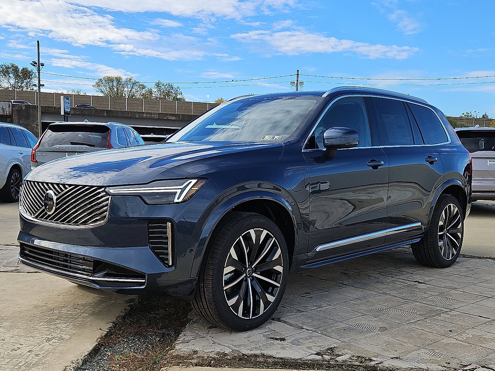 New 2026 Volvo XC90 T8 Plus image 3