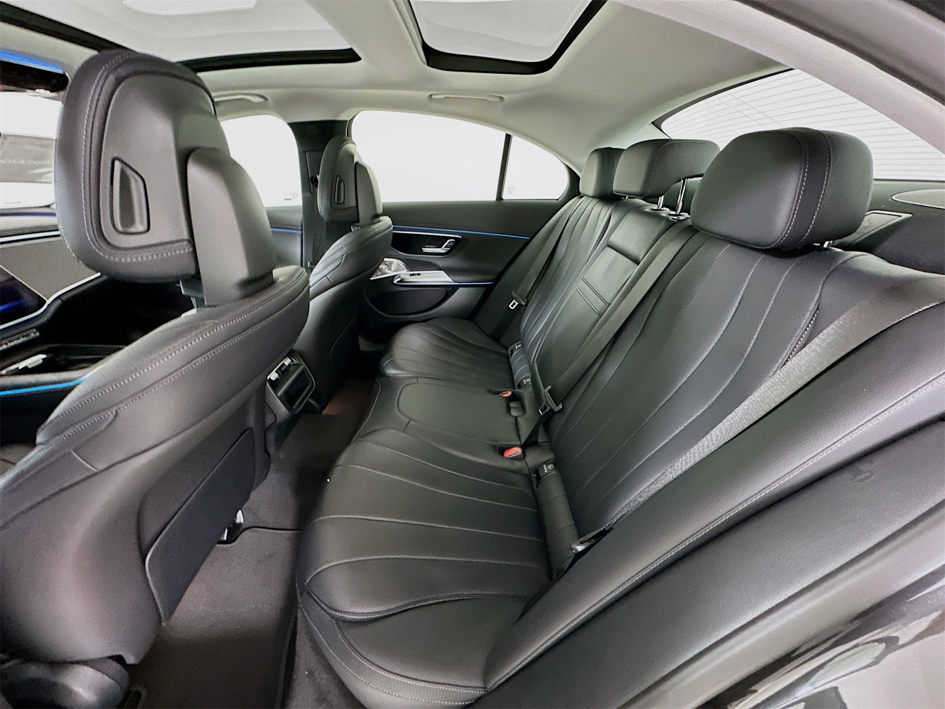 New 2026 Mercedes-Benz E 350 4MATIC Sedan image 27