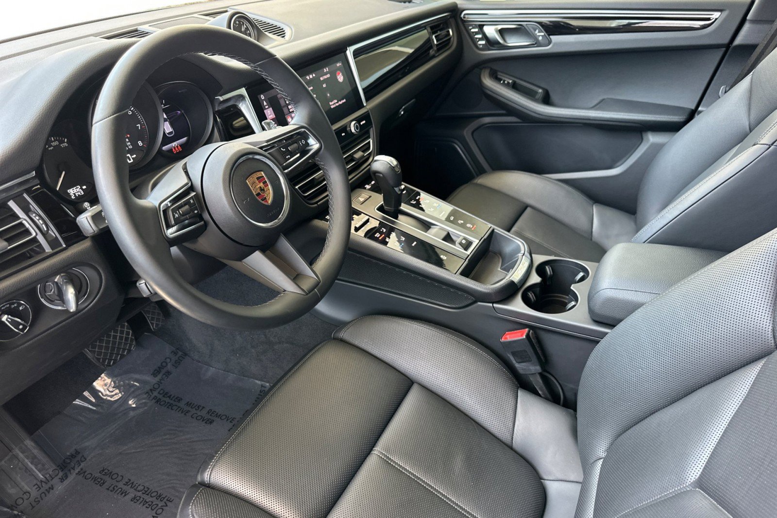 Certified 2022 Porsche Macan AWD/4WD image 4
