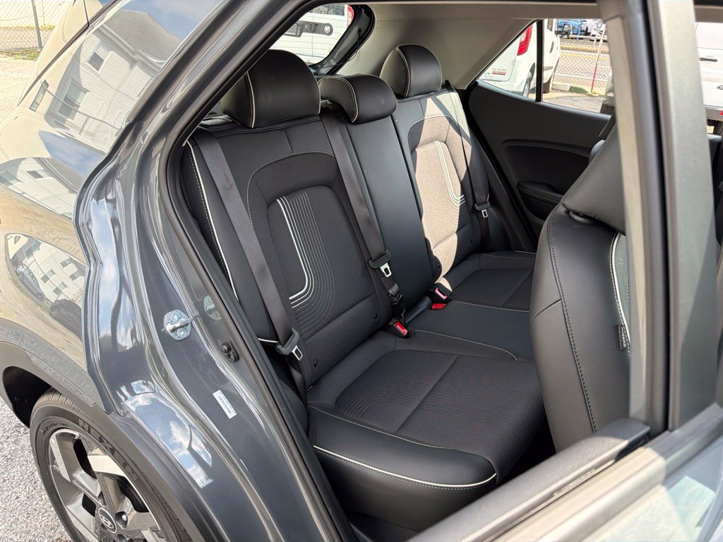 Used 2025 Hyundai Venue Limited FWD image 14
