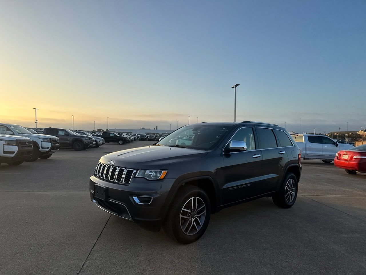 Used 2020 Jeep Grand Cherokee Limited AWD/4WD image 9