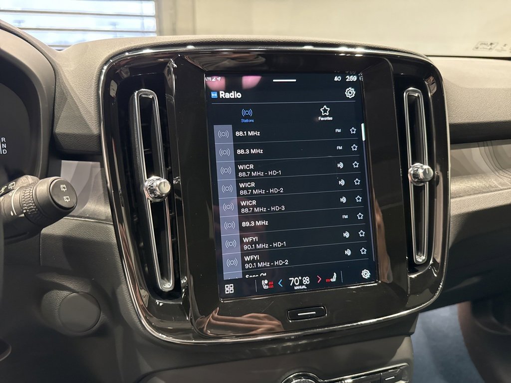 Used 2024 Volvo XC40 Recharge Plus w/ Protection Package Premier image 23