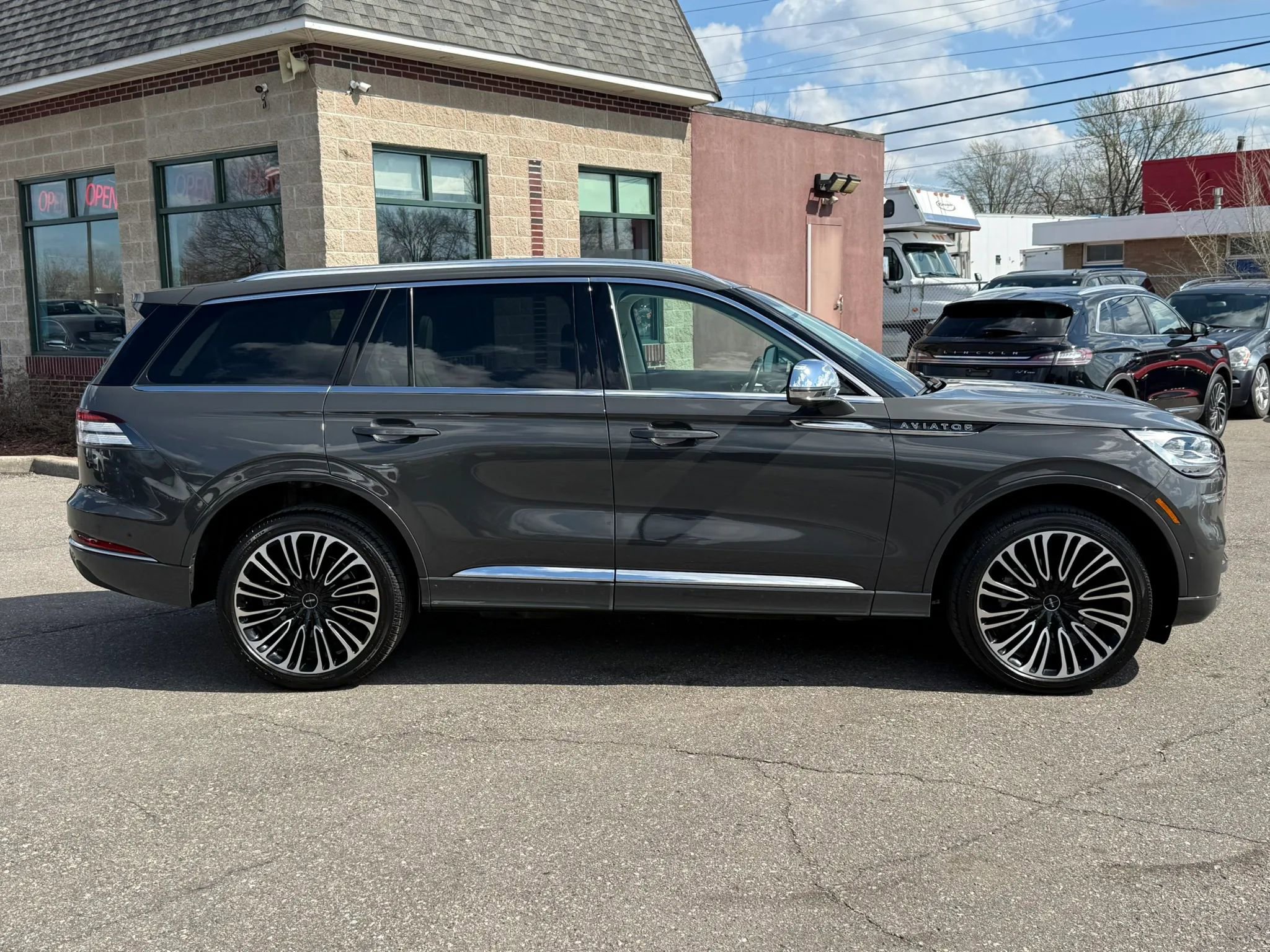 Used 2022 Lincoln Aviator Black Label w/ Dynamic Handling Package image 4