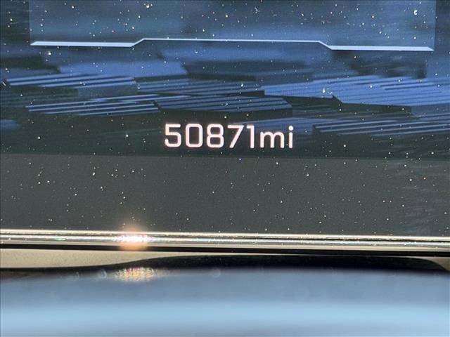 Used 2025 Chevrolet Suburban LT AWD/4WD image 7