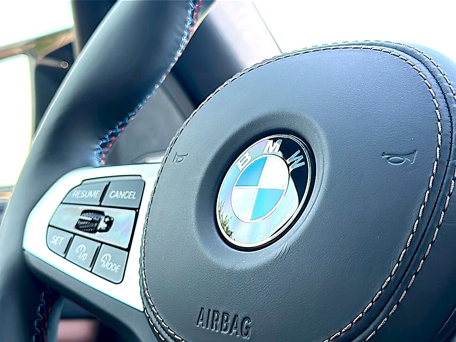 Used 2025 BMW X7 M60i AWD/4WD image 32