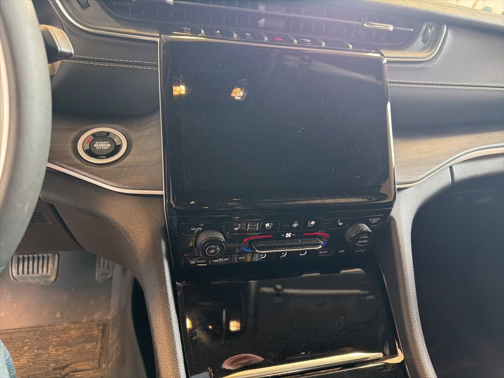 Used 2023 Jeep Grand Cherokee Limited w/ Luxury Tech Group II image 32