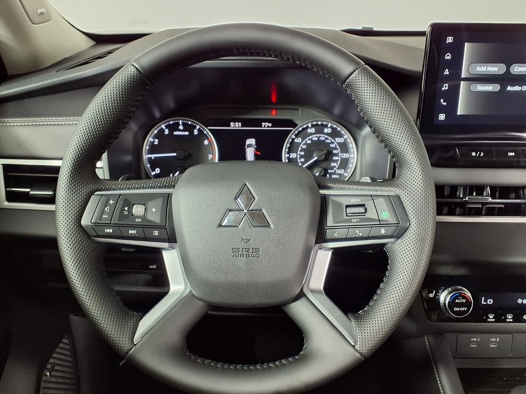 New 2025 Mitsubishi Outlander SE image 23