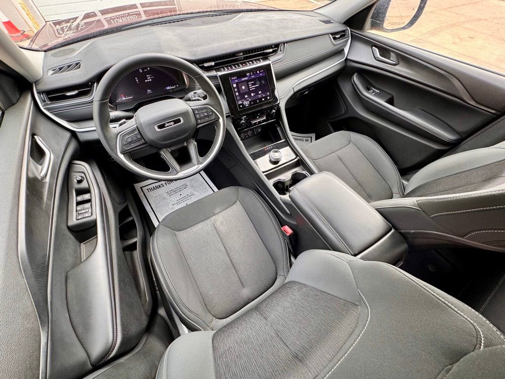 Used 2024 Jeep Grand Cherokee Laredo w/ Luxury Tech Group I image 11