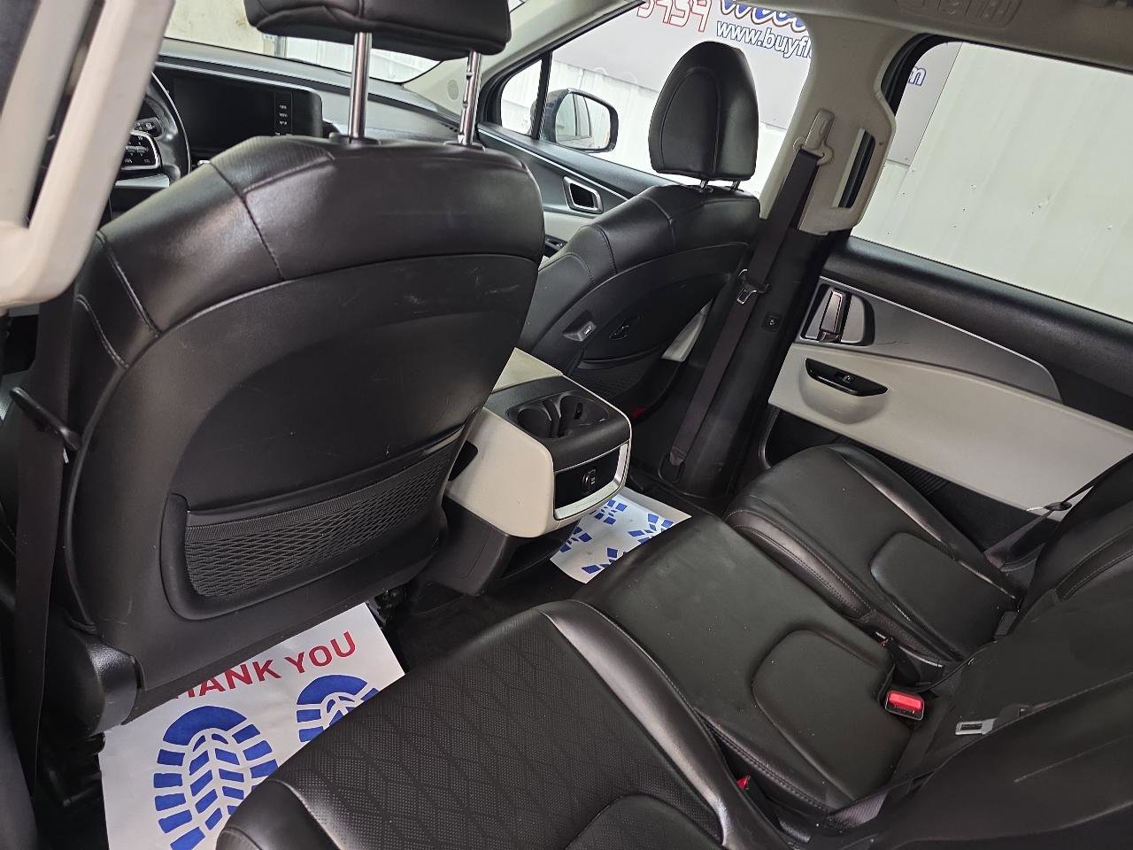 Used 2022 Kia Carnival LX FWD image 32