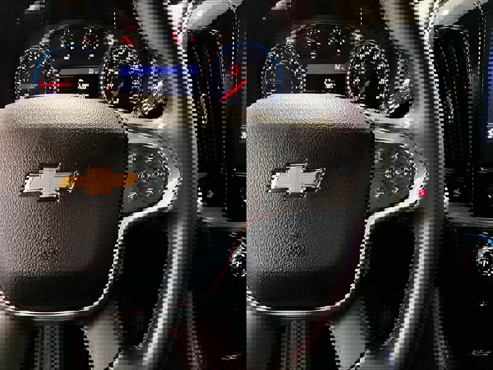 Used 2023 Chevrolet Traverse LT image 25