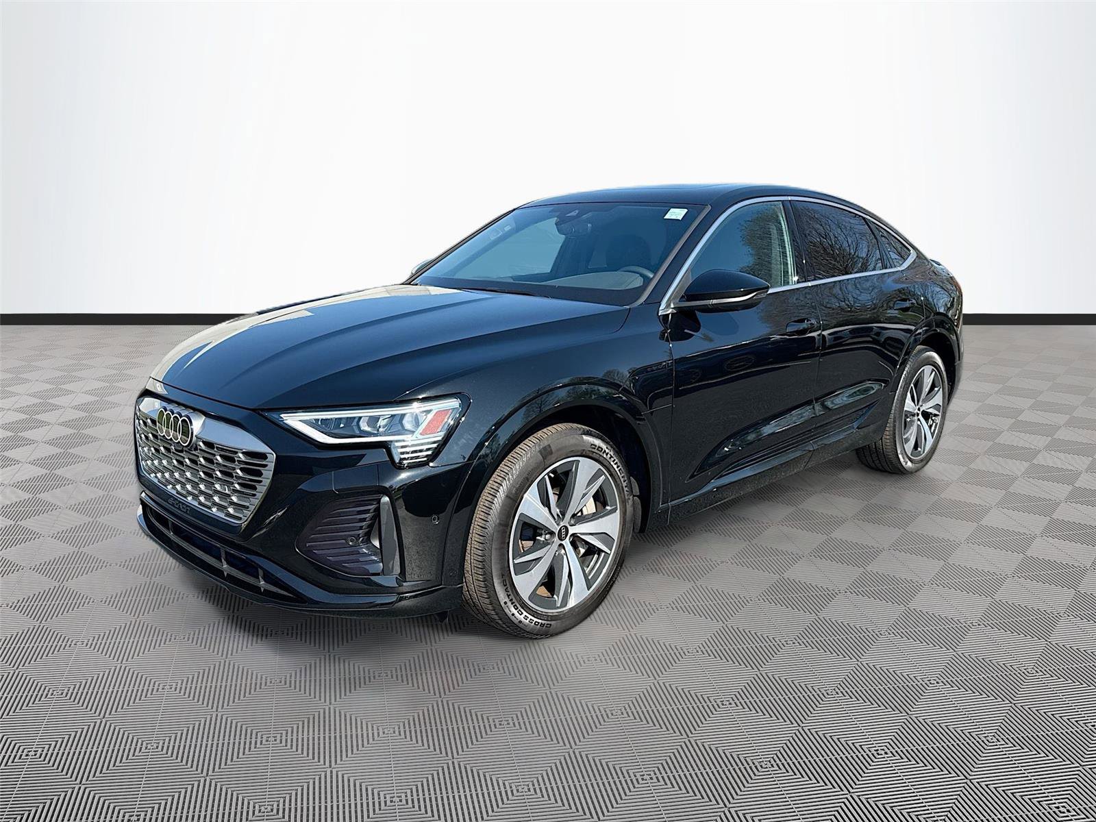 Certified 2024 Audi Q8 e-tron Premium Plus w/ Premium Plus Package AWD/4WD image 3