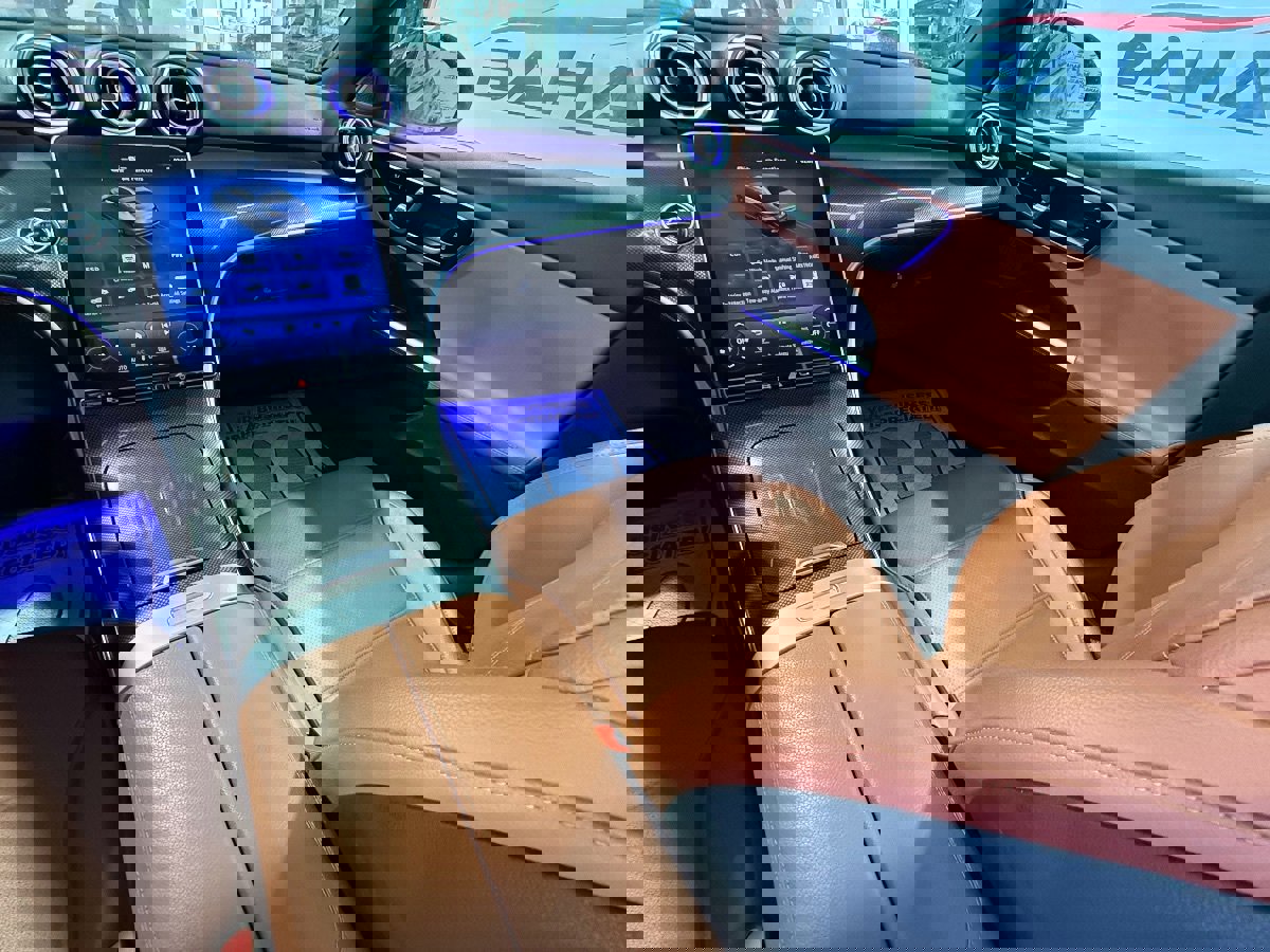 Used 2023 Mercedes-Benz C 300 4MATIC Sedan w/ Exclusive Trim Package image 40