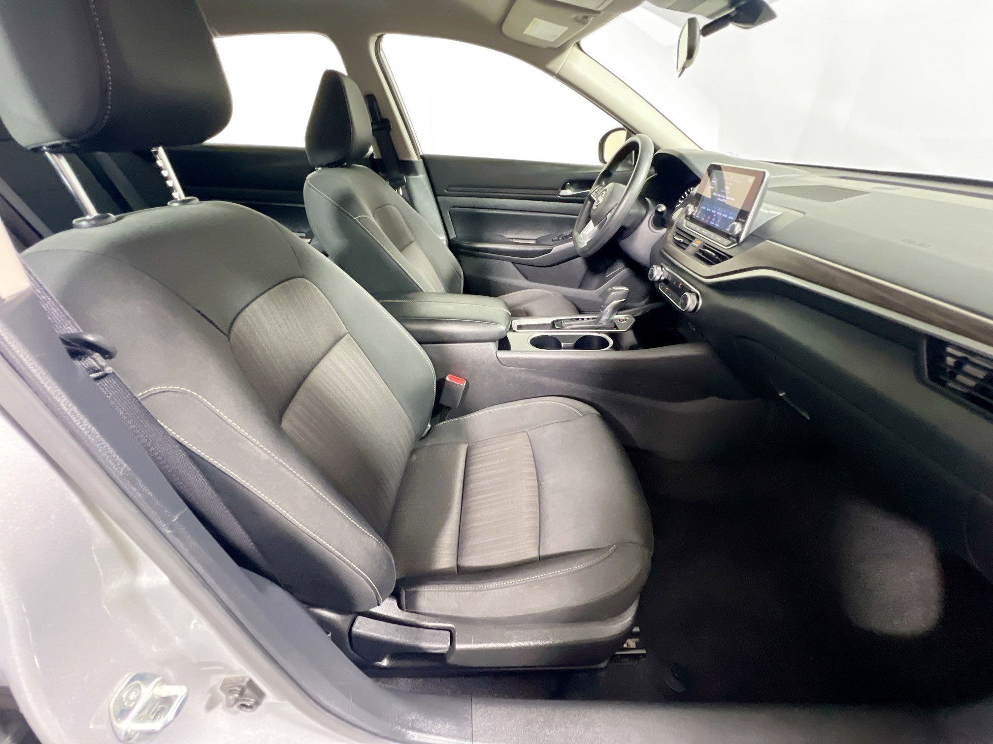 Used 2024 Nissan Altima 2.5 SV image 31