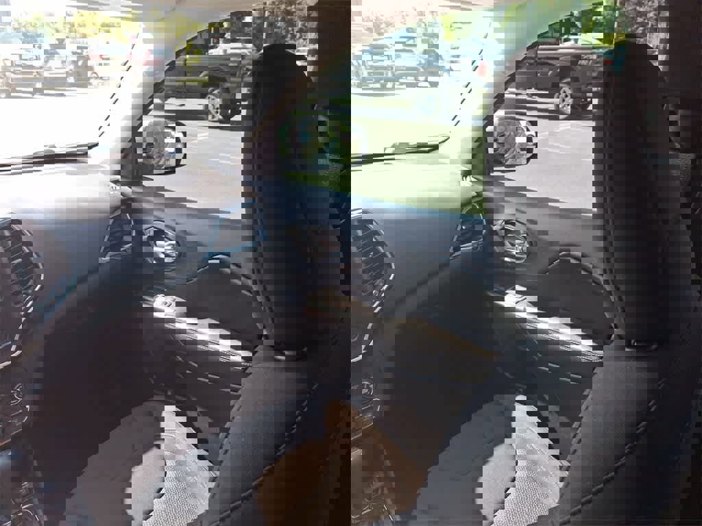 Used 2020 Jeep Cherokee Latitude image 11