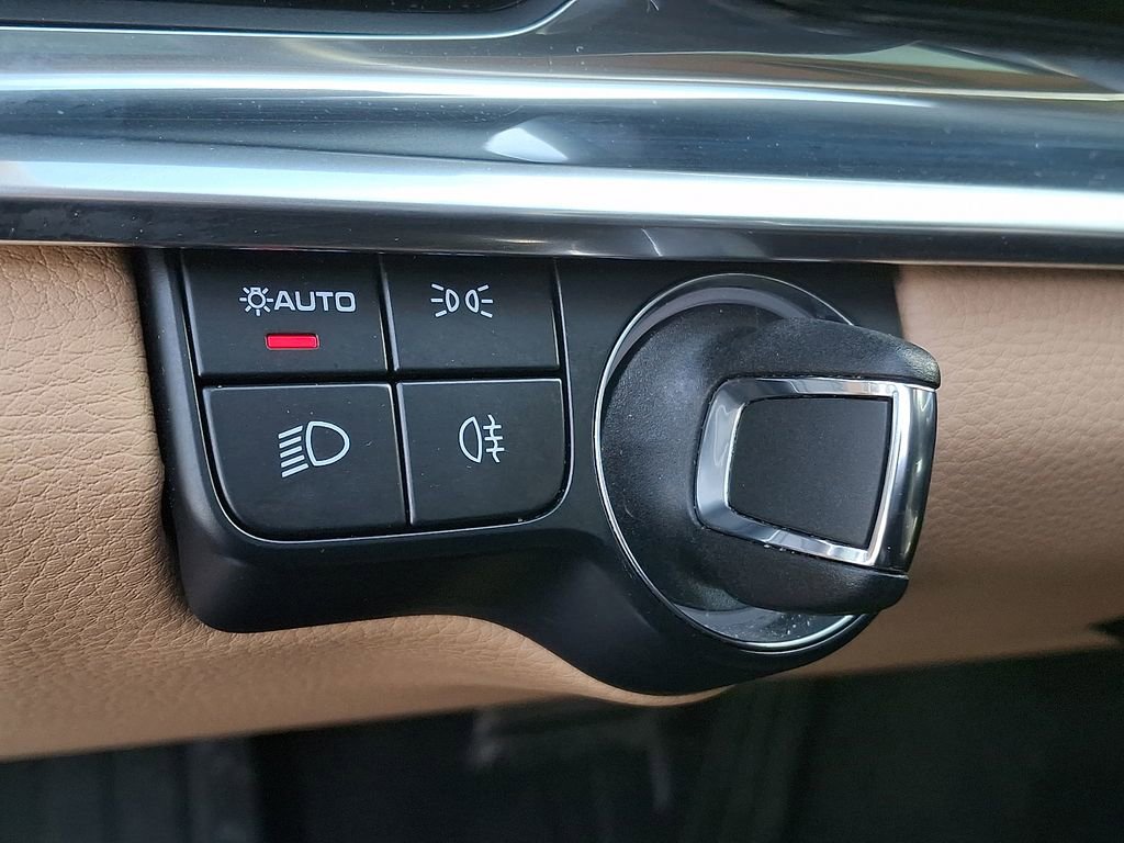 Used 2022 Porsche Panamera 4 image 20
