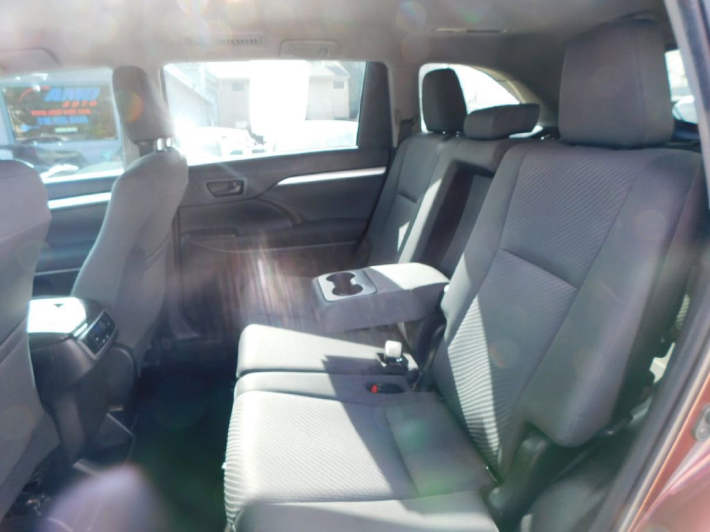 Used 2019 Toyota Highlander LE image 26
