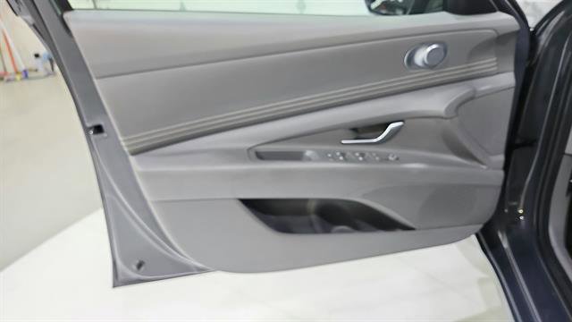 Used 2025 Hyundai Elantra SEL FWD image 23