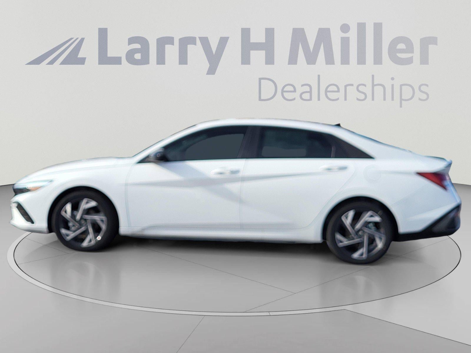 New 2025 Hyundai Elantra SEL FWD image 4