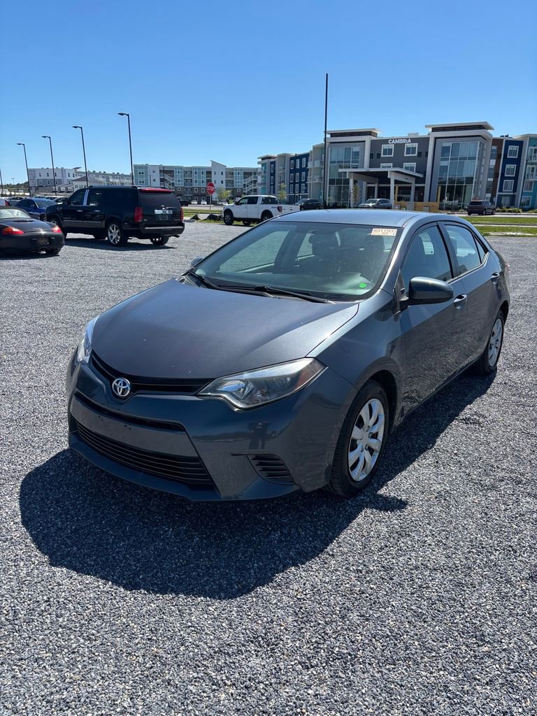 Used 2015 Toyota Corolla LE FWD image 3