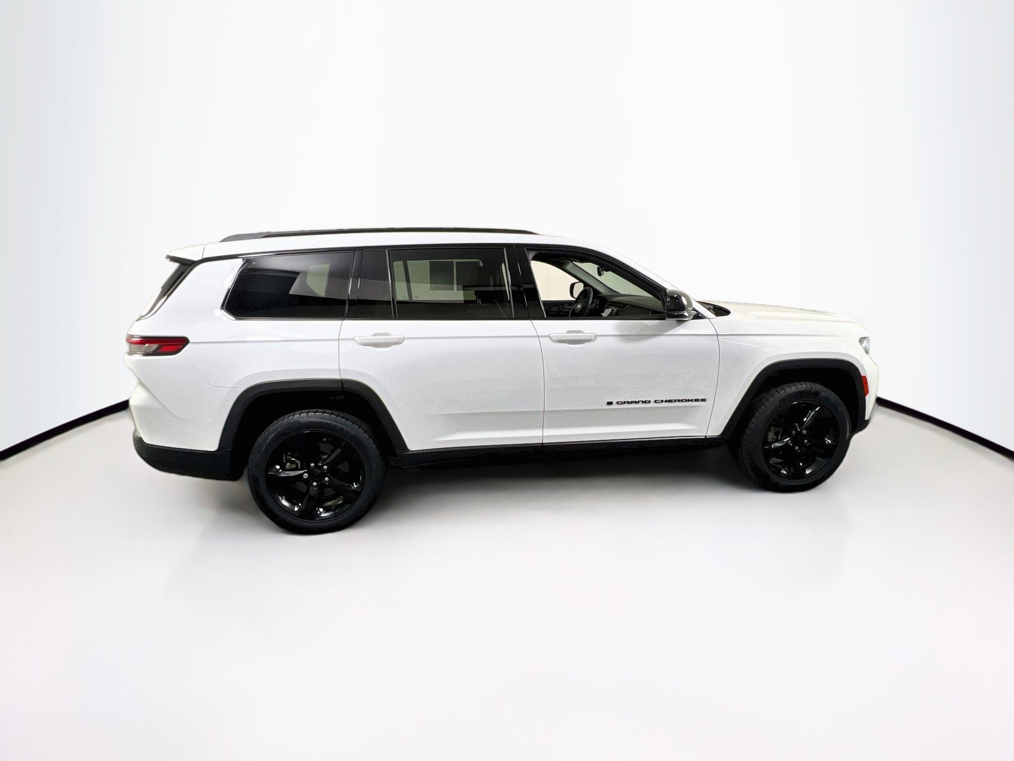 Used 2023 Jeep Grand Cherokee L Laredo AWD/4WD image 4