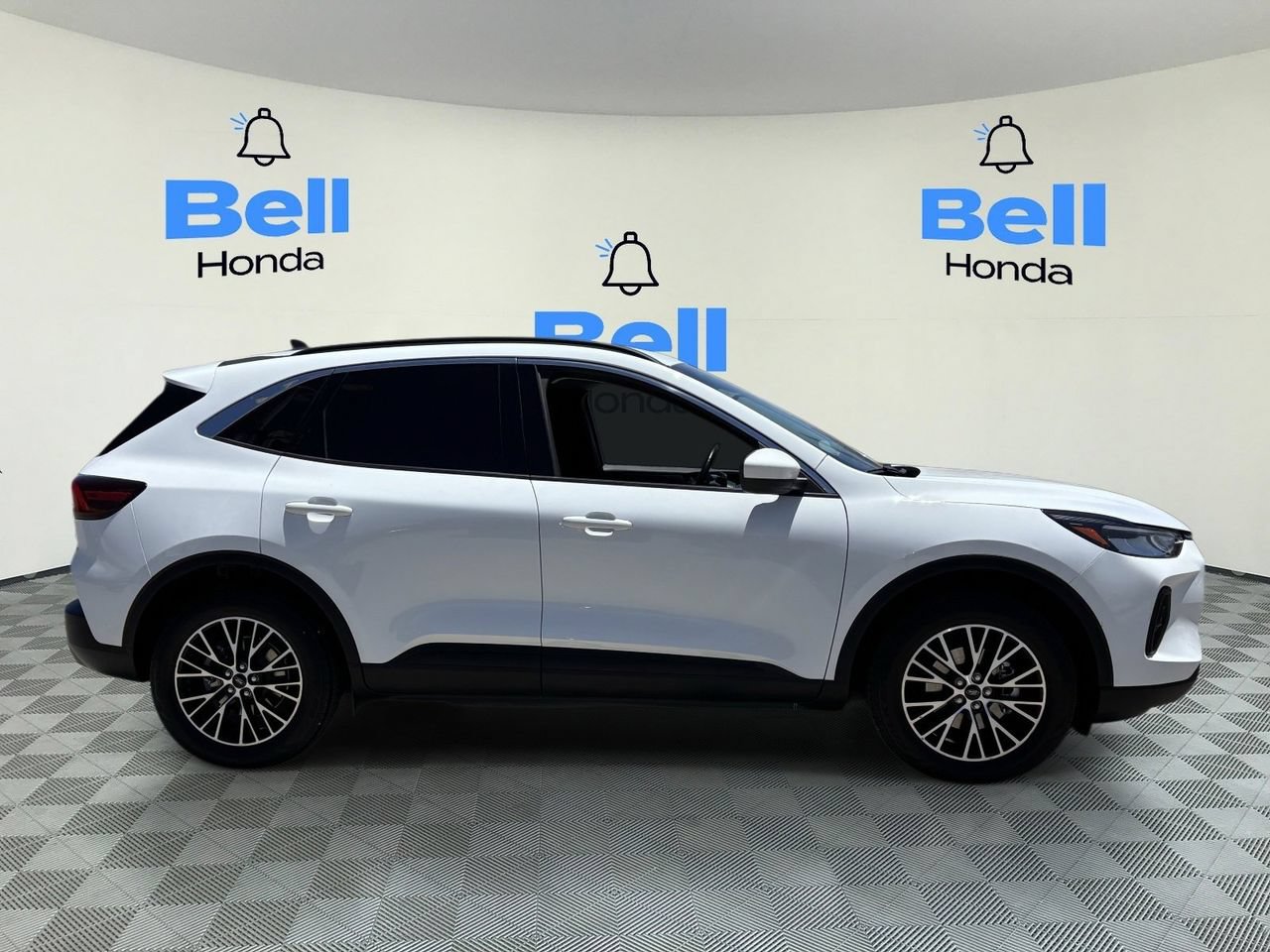 Used 2023 Ford Escape SE FWD image 5