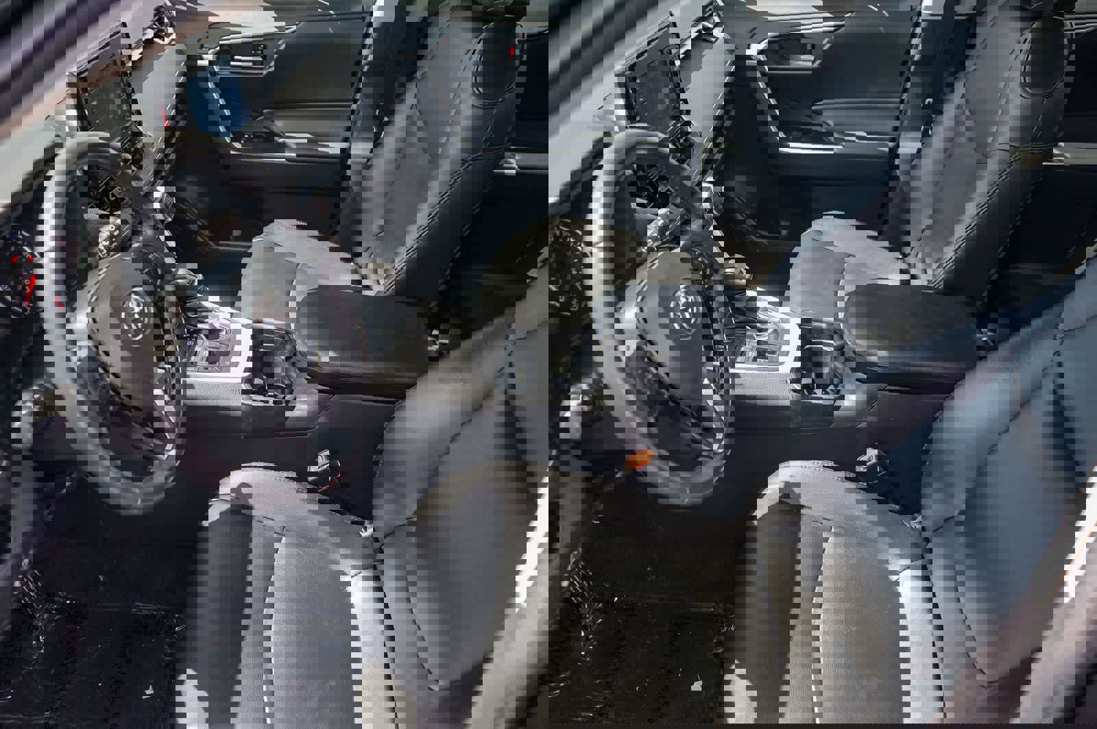 Used 2021 Toyota RAV4 XLE w/ Convenience Package image 17