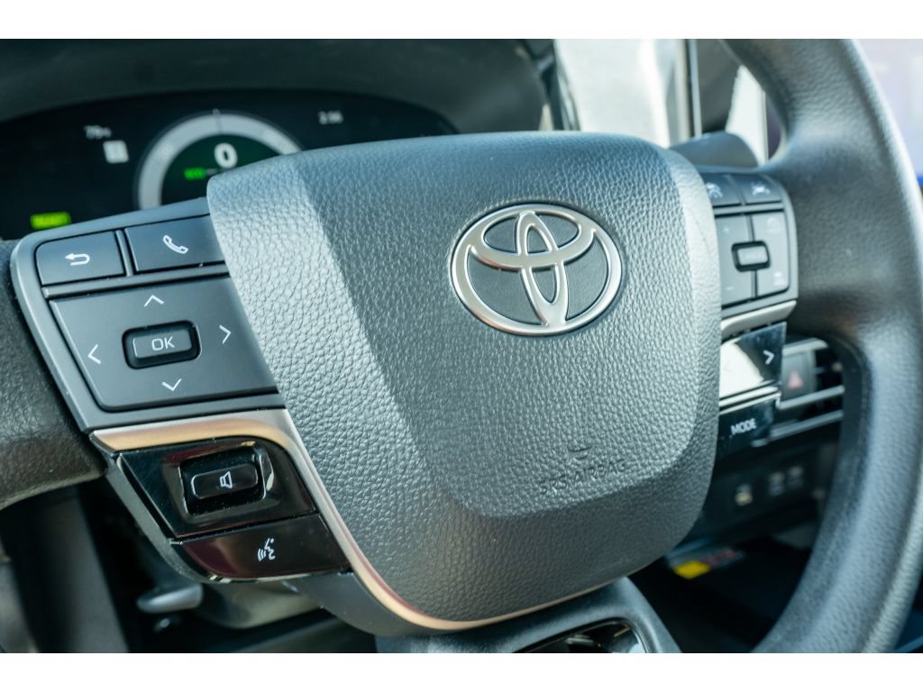 Used 2026 Toyota Camry LE FWD image 31
