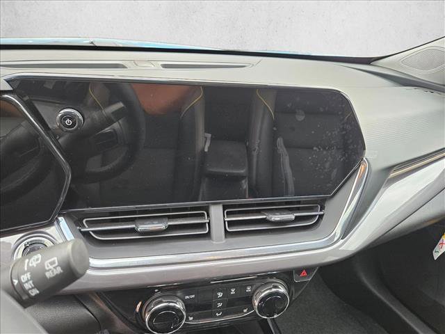 Used 2025 Chevrolet Trax ACTIV w/ Sunroof Package image 18