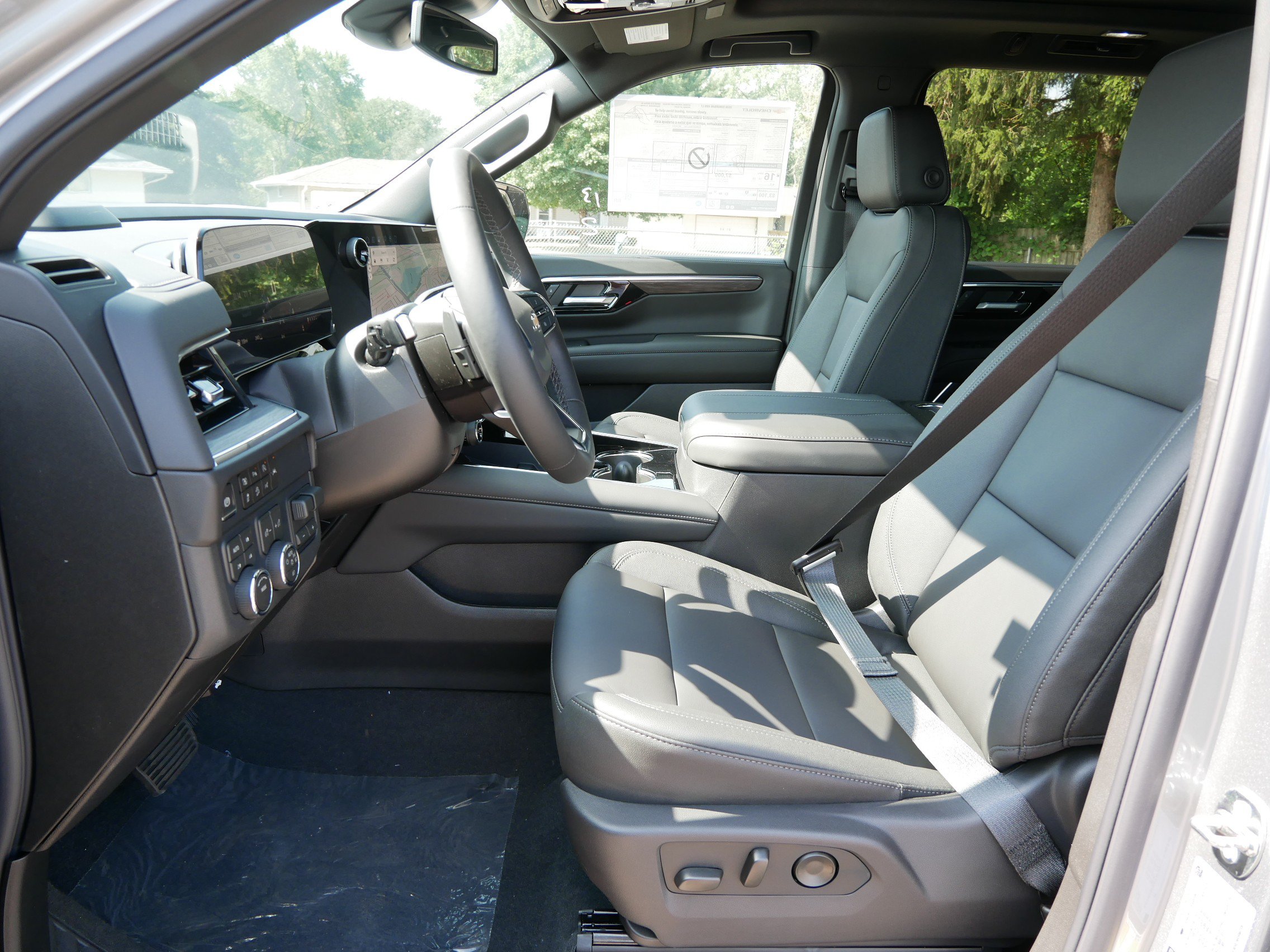 New 2026 Chevrolet Suburban LT w/ Comfort Package AWD/4WD image 8