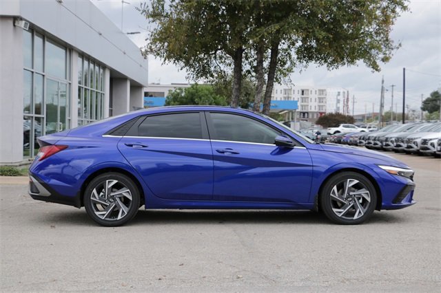 New 2026 Hyundai Elantra Limited image 4