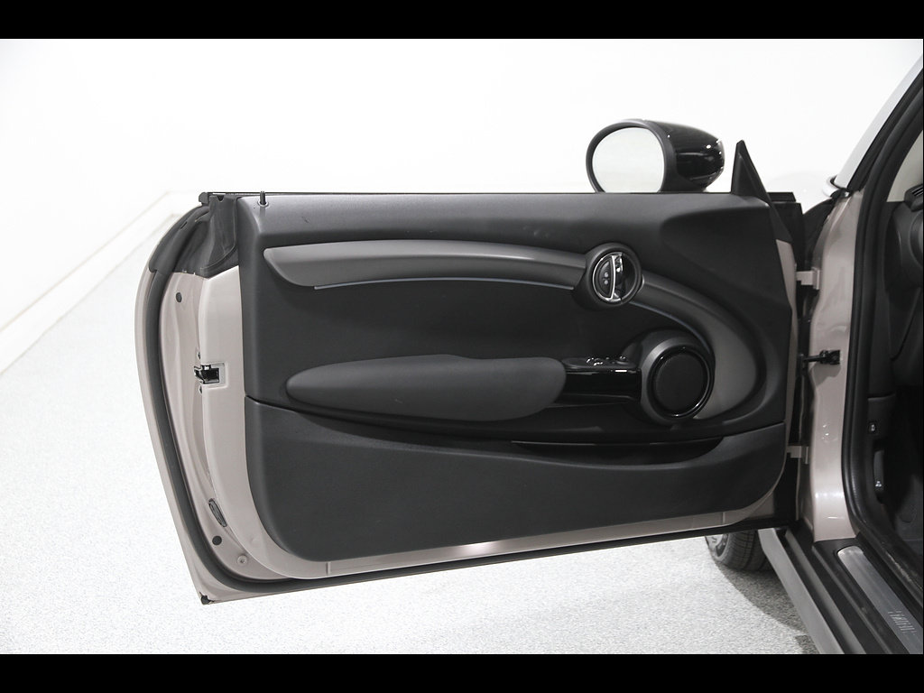Certified 2023 MINI Cooper 2-Door Hardtop FWD image 4