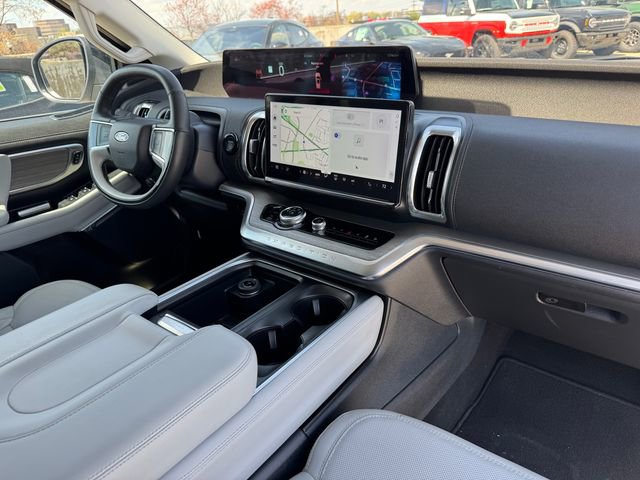 Used 2025 Ford Expedition Max Platinum image 19