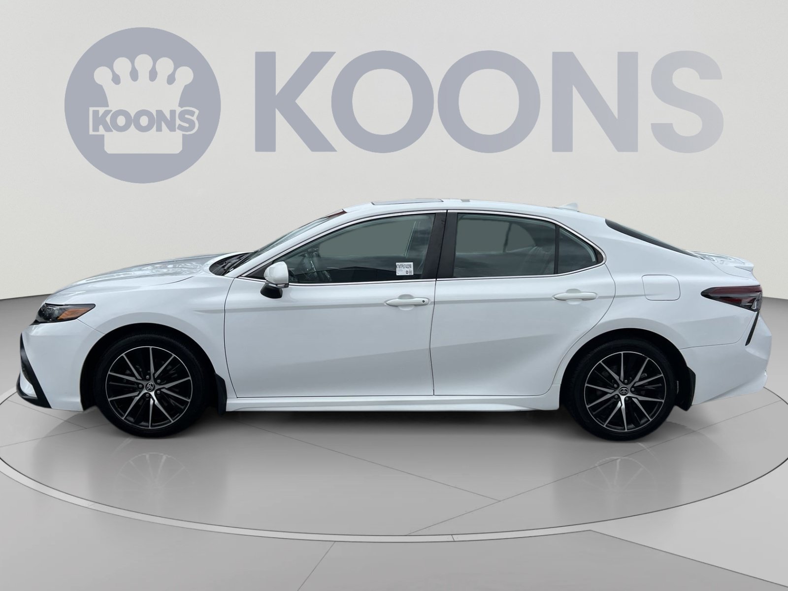 Used 2023 Toyota Camry SE w/ Cold Weather Package FWD image 2