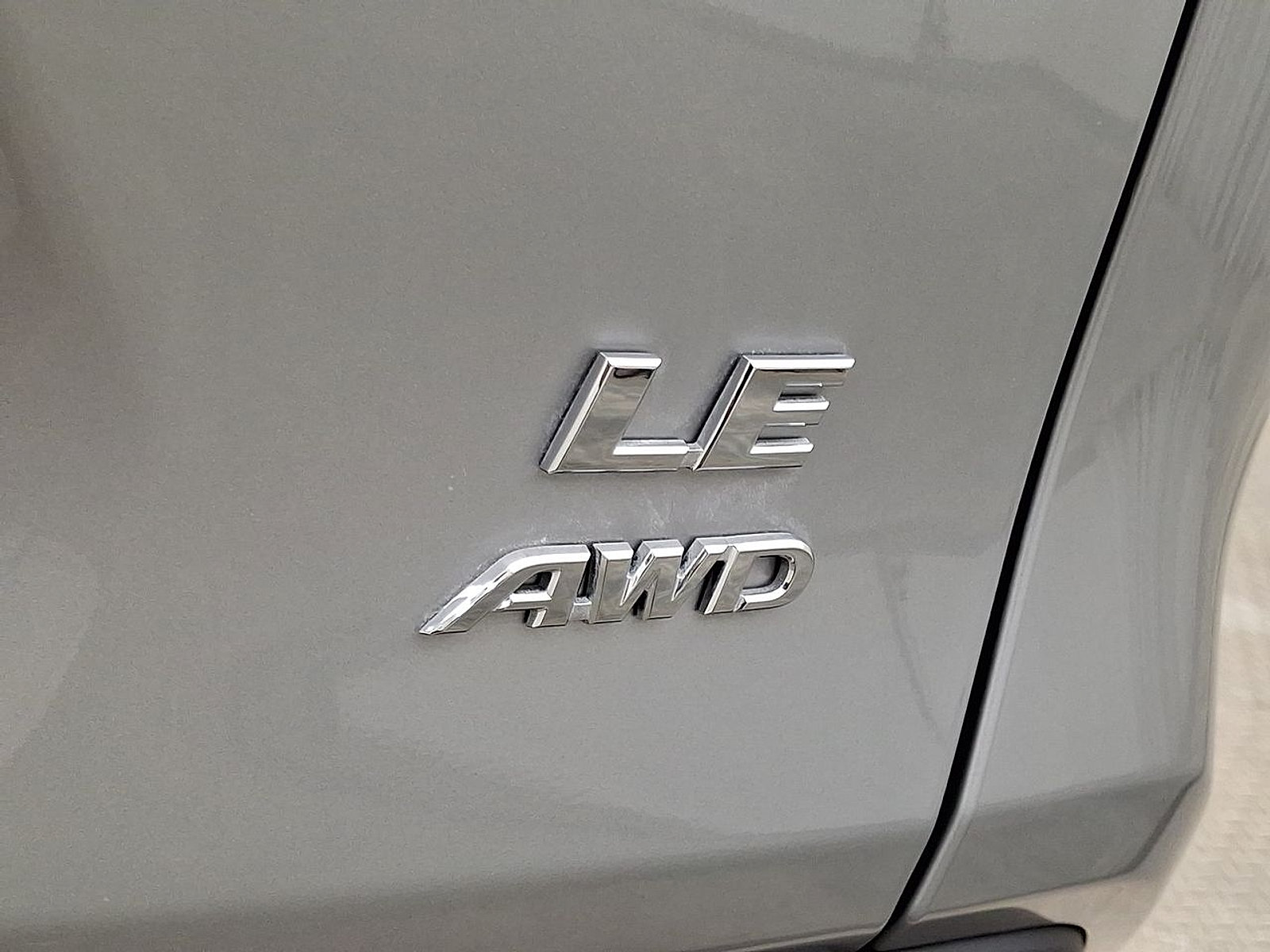 Used 2021 Toyota RAV4 LE AWD/4WD image 26